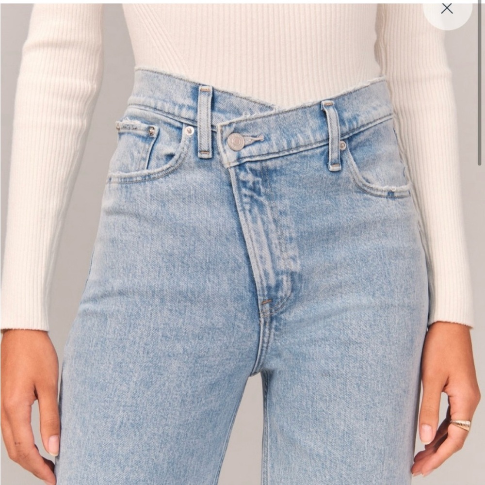 High-Waisted Light Blue Jeans Assymetrical